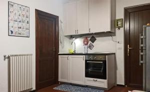 Collina e Mare的厨房或小厨房