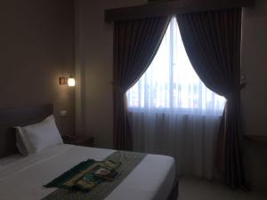 Bunda Hotel Padang - Halal Hotel客房内的一张或多张床位