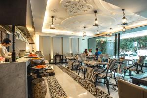 De Chai Oriental Nimman - SHA Plus餐厅或其他用餐的地方