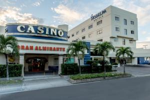 圣地亚哥洛斯卡巴霍德帕大提督酒店的拉斯美洲赌场酒店 ⁇ 染