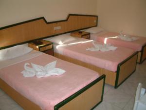 赫尔格达戴安娜酒店客房内的一张或多张床位