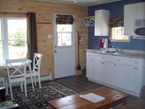 Lakewoods Cottage的厨房或小厨房