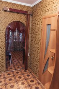 Apartment "Berloga 55" na Ordzhonikidze的一间浴室