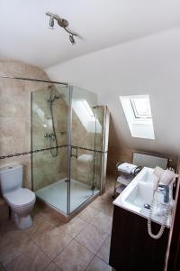 萨沃伊酒店的一间浴室