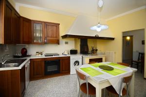 Residenza Savonarola Luxury Apartment的厨房或小厨房