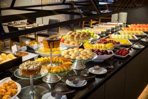 巴西利亚巴西21美利亚酒店的包含多种不同食物的自助餐