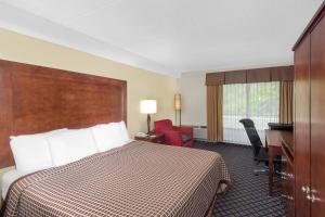 日内瓦五指湖戴斯酒店客房内的一张或多张床位