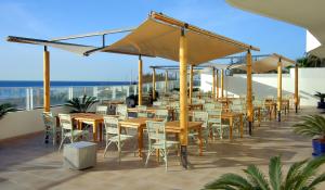 Hotel Tenerife Golf & Seaview餐厅或其他用餐的地方