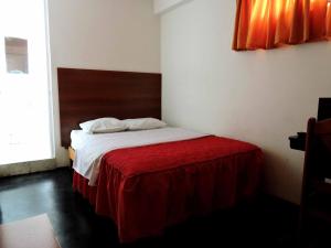 米拉玛旅舍客房内的一张或多张床位