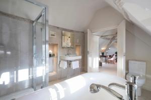 拉塞尔酒店的一间浴室