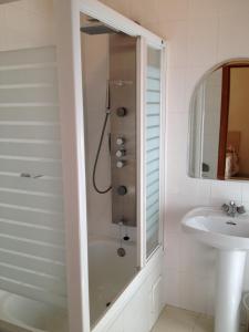 塞万堤斯旅馆的一间浴室