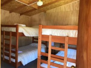 Monte Campamento Hostel客房内的一张或多张床位