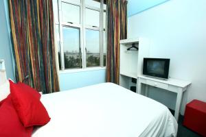 里维埃拉德班酒店客房内的一张或多张床位