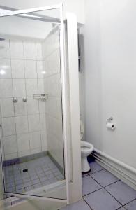 里维埃拉德班酒店的一间浴室