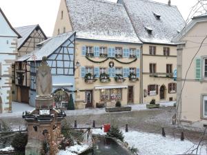 埃圭斯海姆Gîte au château fleuri的相册照片