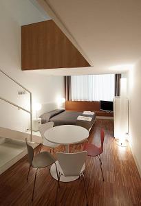 米兰德苏伊特BB酒店公寓式酒店的配有桌椅和床的房间