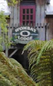 TullahThe Wombat Cottage的霍普金斯植物旅馆标志