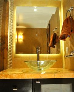 商务套房SG酒店的一间浴室