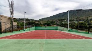 赫索尼索斯Ida villa的山前的网球场