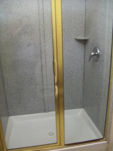 普勒白玉兰套房酒店 的一间浴室