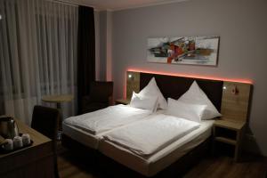 明科斯城市酒店客房内的一张或多张床位