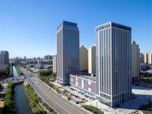 天津天津中北艾丽华酒店及服务公寓的河城两座高楼