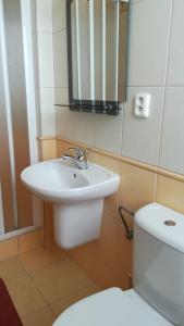 普里瓦鲁普塔克酒店的一间浴室