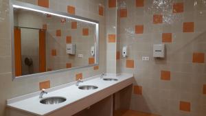 莱波拉服务区酒店的一间浴室
