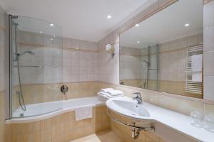 
盖兹拉希峰拓普公寓酒店的一间浴室
