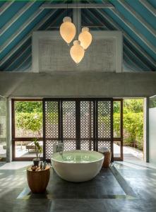 马尔代夫兰达吉拉瓦鲁岛四季度假酒店的一间浴室