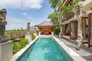 乌鲁瓦图巴厘岛纳基纱里德维纳别墅的别墅后院的无边泳池