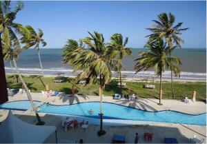 Costa Brava Praia Hotel内部或周边的泳池