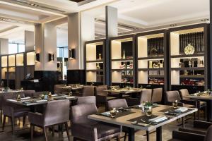 Dedeman Cizre Hotel餐厅或其他用餐的地方