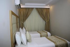 阿尔卡夫奇AlMuhaidb Residence Alkhafji的酒店客房 - 带两张床和空调