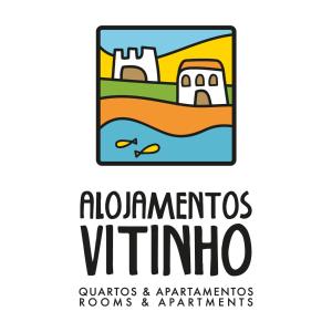 米尔芳提斯城Alojamentos Vitinho - Vila Nova Milfontes的alamontos vittarios公寓和公寓的标志