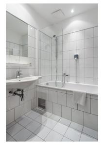 科尔蒂纳丹俱乐部酒店的一间浴室