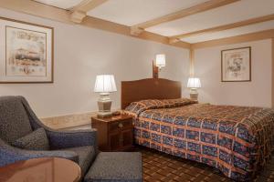 格林伯格骑士酒店客房内的一张或多张床位