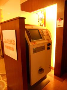 明石市马雷情趣酒店（仅限成人入住）的带有标志的房间的电子游戏机