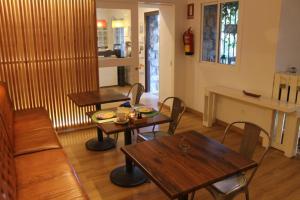 Hostal Boutique Los Geranios del Pinar餐厅或其他用餐的地方