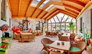 Pension Sonnengarten & Therme included - auch am An- & Abreisetag!餐厅或其他用餐的地方