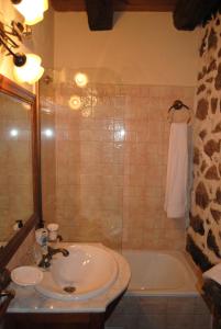 卡萨多纳里吉亚酒店的一间浴室