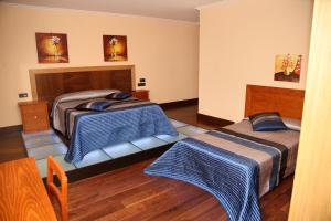 Hotel Pedramar客房内的一张或多张床位