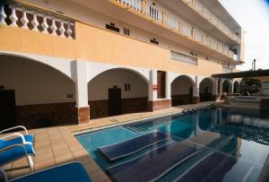 Hotel Real del Mar内部或周边的泳池