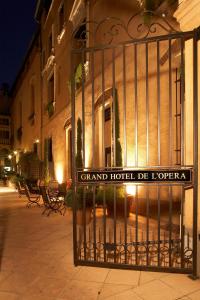 图卢兹Grand Hotel de l'Opera - BW Premier Collection的一座大酒店,大酒店