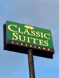 克利夫兰Classic Suites - Cleveland的绿黄标志,用于消音代用品