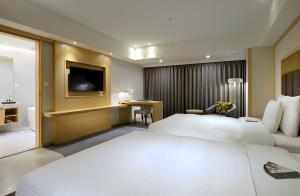 松哖酒店客房内的一张或多张床位