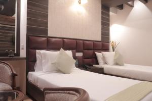 Jai Hotels客房内的一张或多张床位