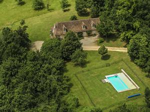 Sprawling Mansion in Aquitaine with Swimming Pool鸟瞰图