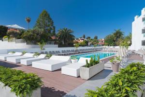 Hotel Atlantic Mirage Suites & SPA - ADULTS ONLY内部或周边的泳池