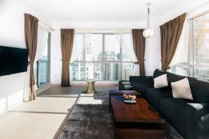 One Bedroom Apartment Dubai Fountain & Old Town View by Auberge的休息区